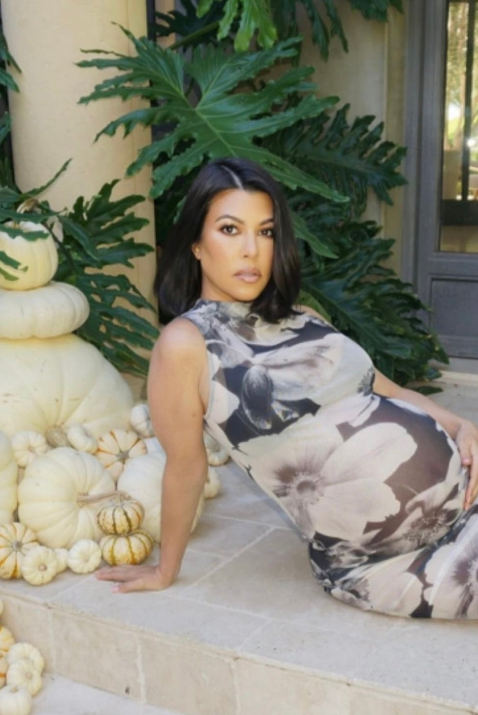 Beautiful Kourtney Kardashian wearing Dark Swan of Denmark eyelashes