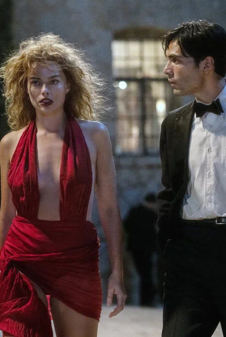 Margot Robbie wearing Dark Swan of Denmark eyelashes in the movie Babylon